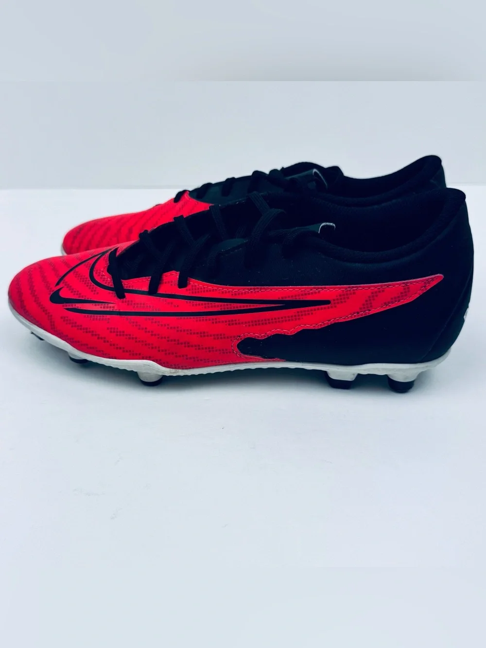 Nike Phantom GX Club FG/MG Soccer Cleats DD9483-600. Men Size 7.5